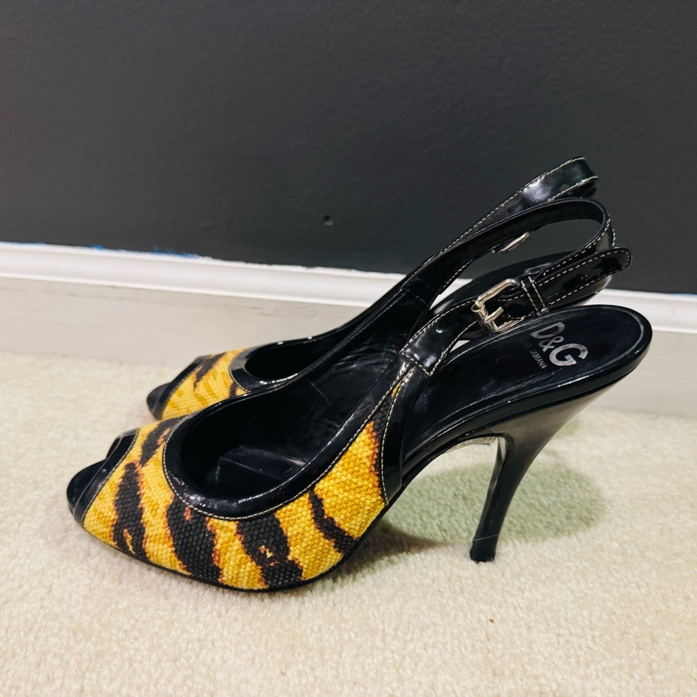 D&G Women's cheetah print Slingback Heels